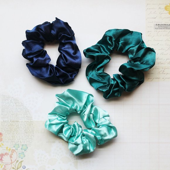 Accessories - 3/$15 NEW- Scrunchie set
